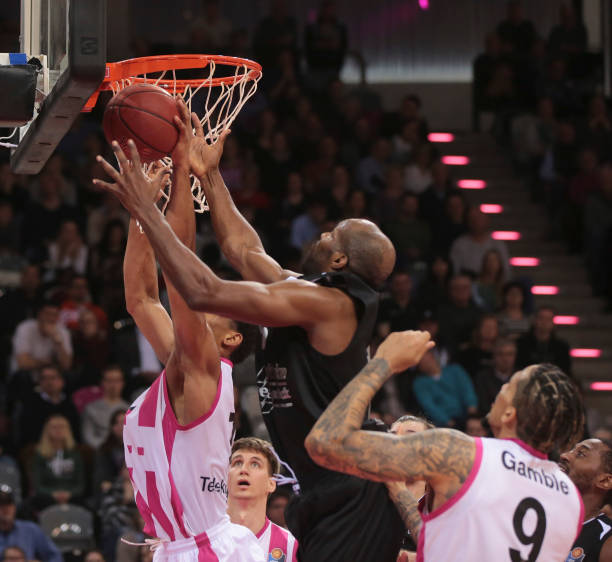 球场上与其 球场上与其