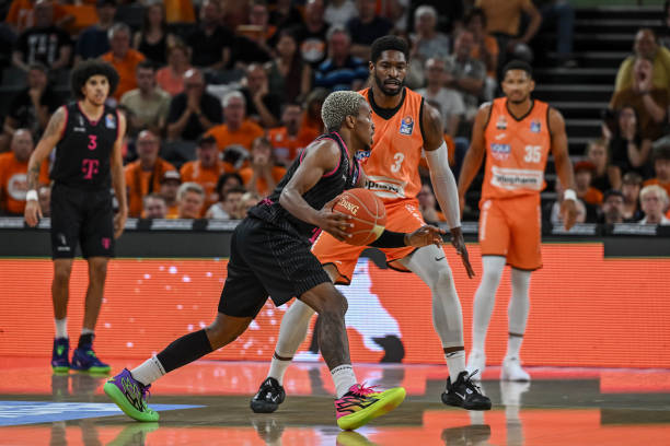 一场对阵弗 一场对阵弗